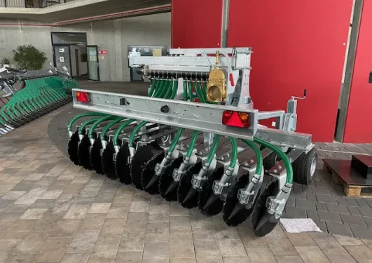 Навісний дисковий аплікатор Vario-Disc SSG 30 для внесення гноївки